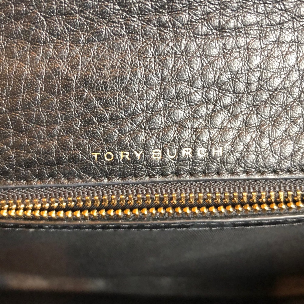 Tory Burch McGraw flat wallet crossbody bag - Picture 9 of 15